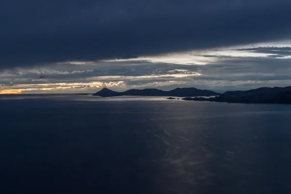 Sonnenuntergang Über Dem Titicacasee Hinter Der Isla Del Sol Bolivien — Stockfoto