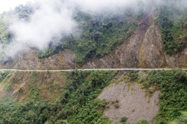 Dağ yolu Olllantaytambo Quillabamba Abra Malaga geçiş bölümünde, Peru
