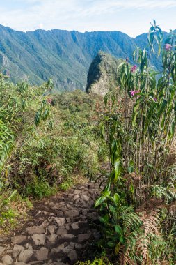 Machu Picchu Dağı'na Peru önde gelen dik iz
