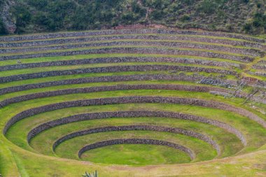 Yuvarlak tarımsal teraslar Moray Peru İnka İmparatorluğu tarafından yapılmış.