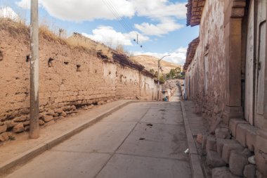 Maraş Köyü, Peru evlerde geleneksel adobe ile sokak
