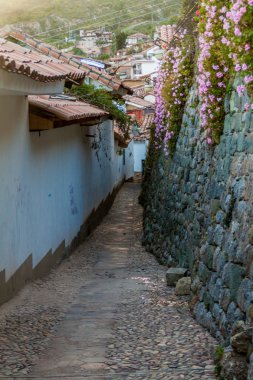 Cuzco, Peru San Blas mahallede küçük sokak.
