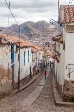 Cuzco, Peru - 25 Mayıs 2015: San Blas mahalle Cuzco, Peru küçük sokakta.