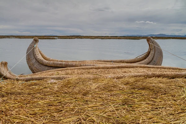 Reed Boat Une Des Îles Flottantes Uros Lac Titicaca Pérou — Photo