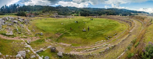 Sacsaywaman 2015年5月24日 游客参观秘鲁库斯科附近 Sacsaywaman 印加遗址的游行场地 — 图库照片