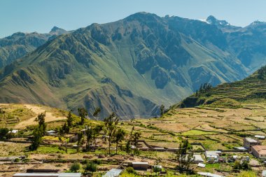 Cabanaconde Köyü, Peru arkasında derin Colca Kanyon