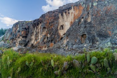 Öncesi Inca nekropol mezar niş ile Ventanillas de Otuzco kuzey Peru denilen