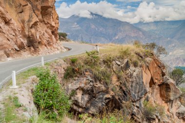 Dağ yolundan Balsas ve Leimebamba, Peru arasında.