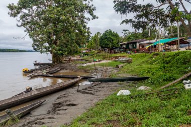 Villag Pantoja, Peru bir nehirde Napo peke Peke çağrıda sığınağın Kano