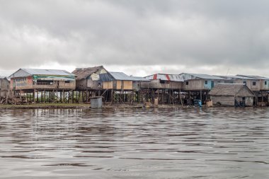 Iquitos, Peru - 18 Temmuz 2015: Belen neigbohood Iquitos, Peru yüzen oldu görünümünü.