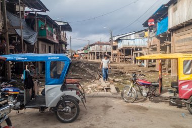 Iquitos, Peru - 18 Temmuz 2015: Belen neigbohood Iquitos, Peru kısmen yüzen oldu görünümünü.