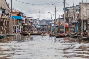Iquitos, Peru - 18 Temmuz 2015: Belen neigbohood Iquitos, Peru yüzen oldu görünümünü.