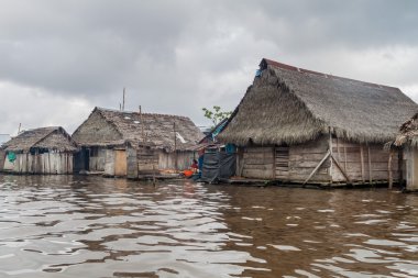 Iquitos, Peru - 18 Temmuz 2015: Belen neigbohood Iquitos, Peru kısmen yüzen oldu görünümünü.