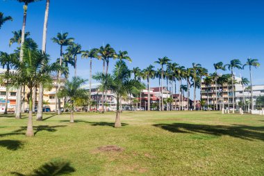 Cayenne, French Guiana - 3 Ağustos 2015: Cayenne, French Guiana başkenti Place des Palmistes meydanda.