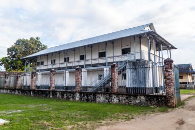 Binalar bir esir kampında de la taşımacılığında St Laurent du Maroni, Fransız Guyanası