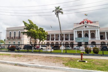 Georgetown, Guyana - 10 Ağustos 2015: Georgetown, Guyana'nın başkenti Meclis'te binanın.