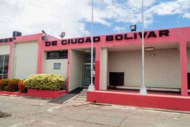 Ciudad Bolivar, Venezuela - 18 Ağustos 2015: Terminal Havaalanı: Ciudad Bolivar, Venezuela
