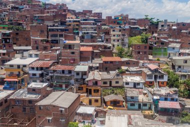 Medellin, Kolombiya yoksul bir mahallede havadan görünümü