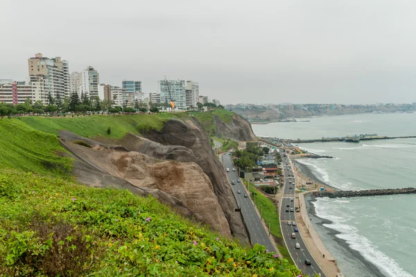 Скалы Над Океаном Районе Мирафлорес Лима Перу — стоковое фото