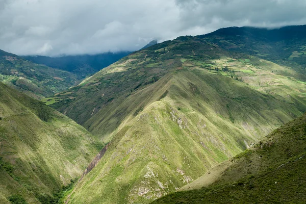 Montañas Bosque Nuboso Cerca Del Sitio Arqueológico Kuelap Norte Perú — Foto de Stock