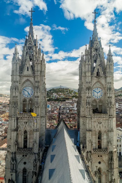 Torri Della Basilica Del Voto Nazionale Quito Ecuador — Foto Stock