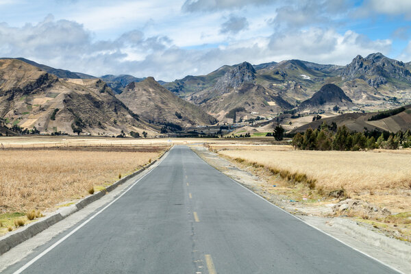 Mountain road between Zumbahua and Quilotoa village, Ecuador