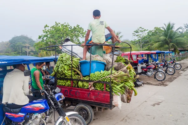 マザン町 ペルーでお客様を待っているマザン ペルー 2015 Mototaxis — ストック写真