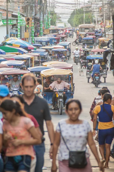 Iquitos Peru Juni 2015 Blick Auf Eine Straße Voller Mototaxis — Stockfoto