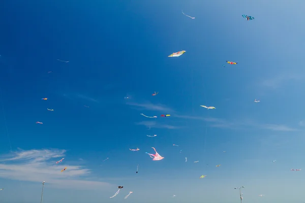 Drachen Fliegen Hintergrund Himmel — Stockfoto