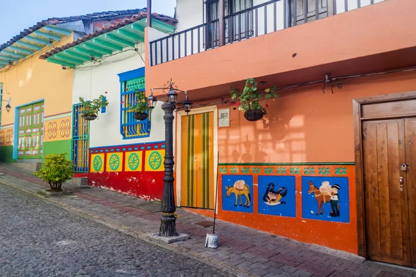 Bunt Geschmückte Häuser Guatape Dorf Kolumbien — Stockfoto