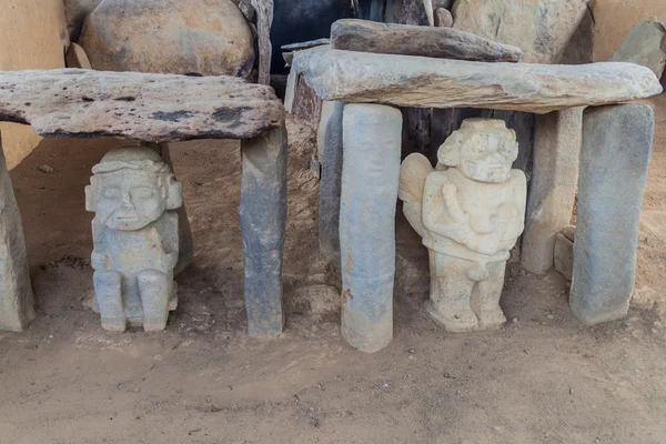 Hrobkách Sochy Umístěné Alto Los Idolos Archeologické Naleziště San Agustin — Stock fotografie
