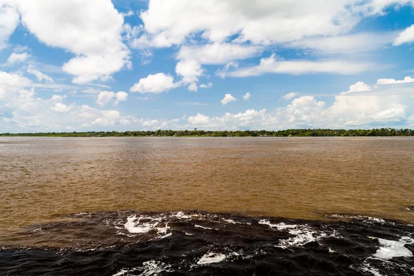 Vizek Értekezlet Encontro Das Aguas Torkolatánál Rio Negro Folyóhoz Sötét Jogdíjmentes Stock Fotók