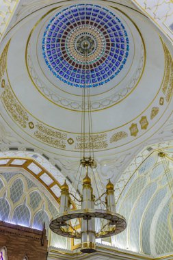 BANDAR SERI BEGAWAN, BRUNEI - 27 Şubat 2018: Bandar Seri Begawan, Brunei 'deki Omar Ali Saifuddien Camii