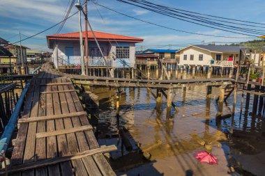 Brunei 'nin başkenti Bandar Seri Begawan' daki Kampong Ayer su köyü.