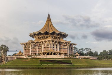 Malezya 'nın başkenti Kuching' de Sarawak Eyaleti Yasama Meclisi Binası