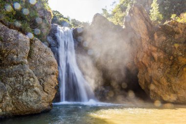 Dominik Cumhuriyeti 'nin Jarabacoa kasabası yakınlarındaki Salto de Baiguate şelalesi.