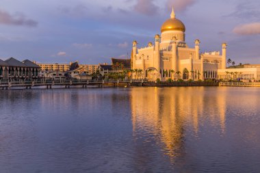 Brunei 'nin başkenti Bandar Seri Begawan' daki Omar Ali Seydien Camii