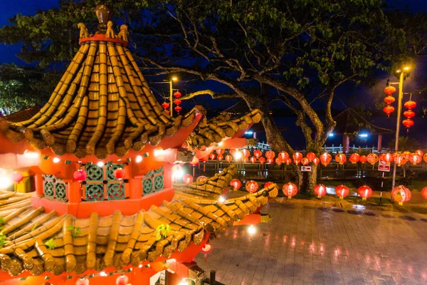 马来西亚沙捞越西布的Tua Pek Kong寺的夜景 — 图库照片