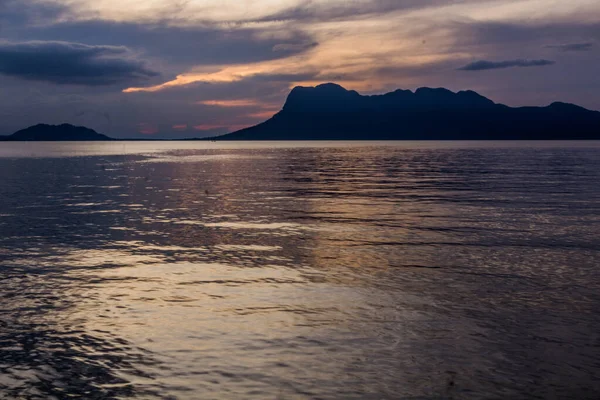 Ηλιοβασίλεμα Μια Θάλασσα Στο Bako National Park Sarawak Μαλαισία — Φωτογραφία Αρχείου