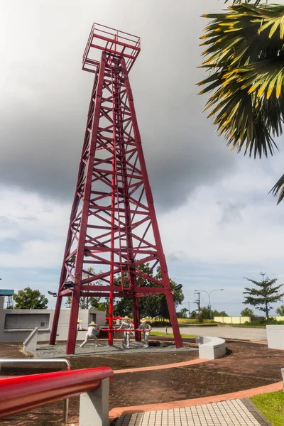 Miri Sarawak Malezya Daki Büyük Yaşlı Kadın Petrol Kuyusu — Stok fotoğraf