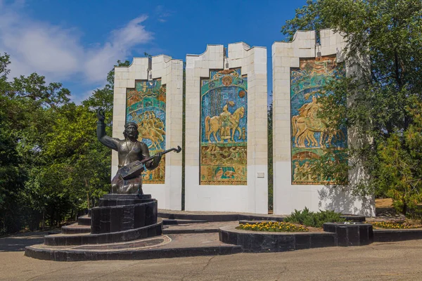 Elista Russie Juin 2018 Monument Jangarchi Narrateur Épopée Kalmyk Dzhangar — Photo