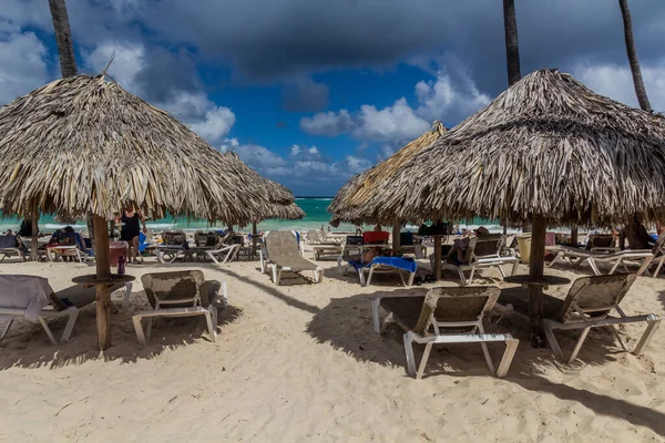 Punta Cana Dominican Republic Декабря 2018 Соломенный Зонтик Пляже Баваро — стоковое фото