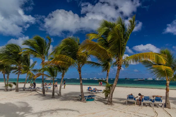 Punta Cana Dominican Republic Декабря 2018 Люди Пляже Баваро Доминиканская — стоковое фото