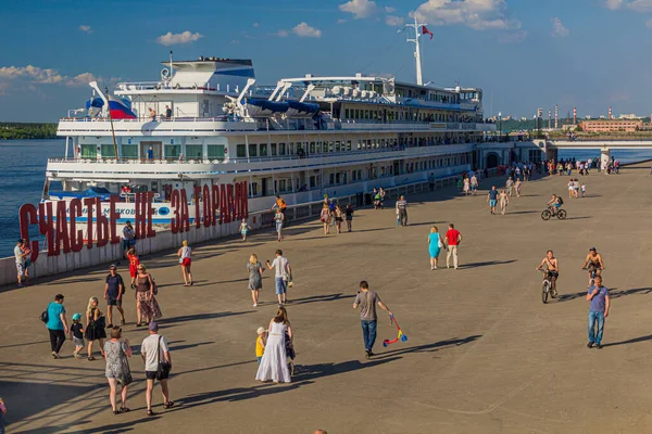 Perm Ryssland Juni 2018 Passagerarbåt Vid Kama Älv Perm Ryssland — Stockfoto