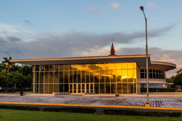 ドミニカ共和国の首都サントドミンゴにある大学の建物 — ストック写真