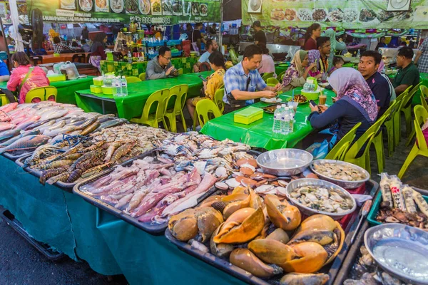 Kota Kinabalu Malaysia Februari 2018 Visrestaurant Nachtmarkt Kota Kinabalu Sabah — Stockfoto