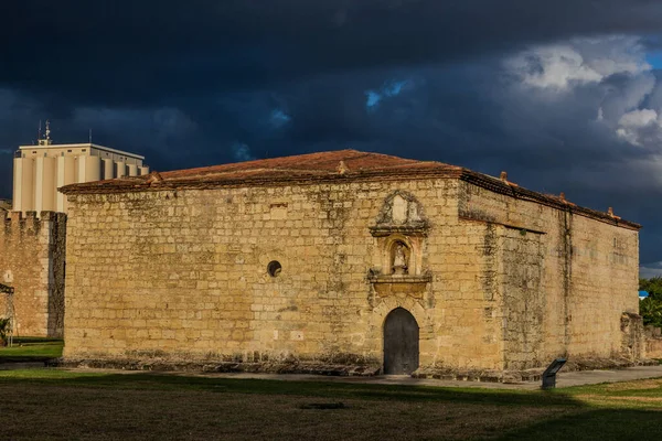 Κτίριο Στο Κτήμα Του Φρουρίου Fortaleza Ozama Στο Santo Domingo — Φωτογραφία Αρχείου