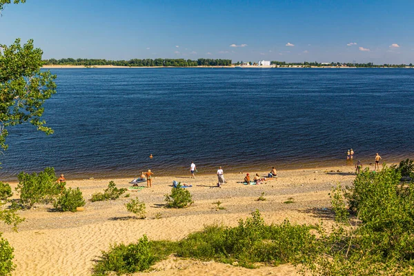 Wolgograd Russland Juni 2018 Menschen Einem Strand Der Wolga Wolgograd — Stockfoto
