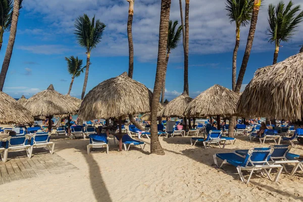 Punta Cana República Dominicana Diciembre 2018 Sombrillas Paja Playa Bavaro — Foto de Stock