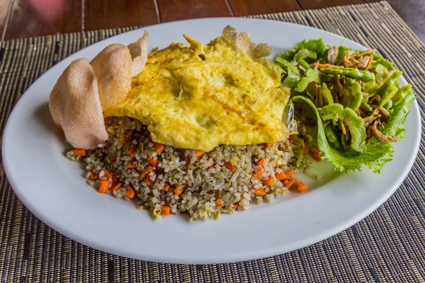 Maaltijden Maleisië Gebakken Rijst Met Onrijpe Papaya Salade — Stockfoto